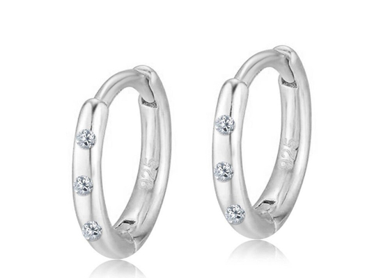 0.06ct Pırlanta Huggie Hoop Küpeler 8mm 7mm 6mm boyut 1.3-1.5g Ağırlık