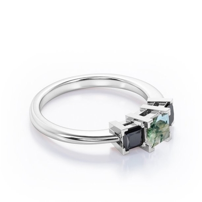 Minimalist Kare V-Prong - 0,45 TCW Prenses Kesim Yosun Yeşili Akik ve Laboratuvar Yapımı Siyah Elmas - Three-Stone Engageme