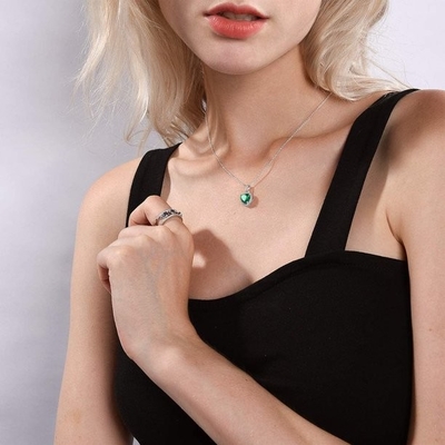 Şık Gümüş 925 Ayar Gümüş Kalp Kolye Kolye Simüle Zümrüt Birthstone Kolye