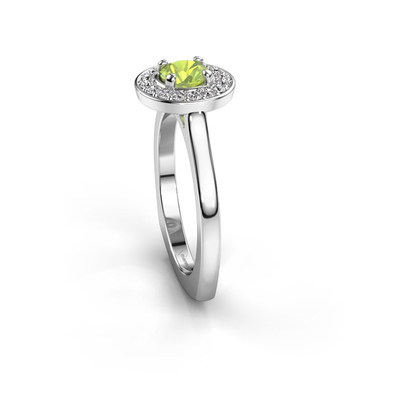 Daha Küçük Boyutlu Değerli Taşların Kucakladığı Büyük Bir Peridotlu Halo Platin Halo Yüzük