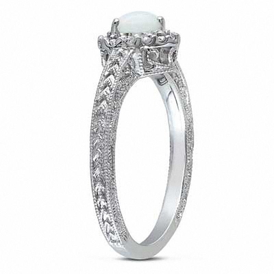 5,0 mm Kalp Şeklinde Opal ve 1/8 CT. TW Pırlanta Çerçeve Yüzük Som Gümüş