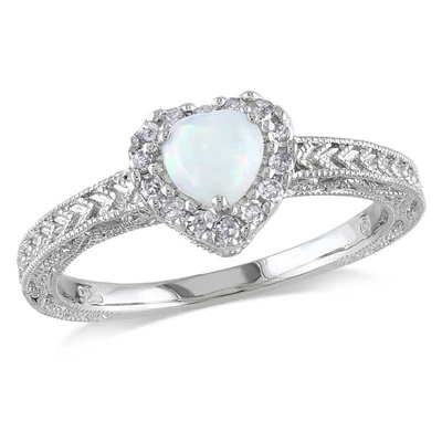 5,0 mm Kalp Şeklinde Opal ve 1/8 CT. TW Pırlanta Çerçeve Yüzük Som Gümüş