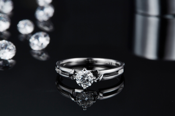Beyaz Kare Mozanit Ve Safir Platineve Pırlantalı Bayan Yüzük Silver1.94CTW