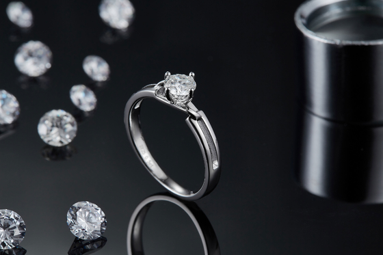 Beyaz Kare Mozanit Ve Safir Platineve Pırlantalı Bayan Yüzük Silver1.94CTW