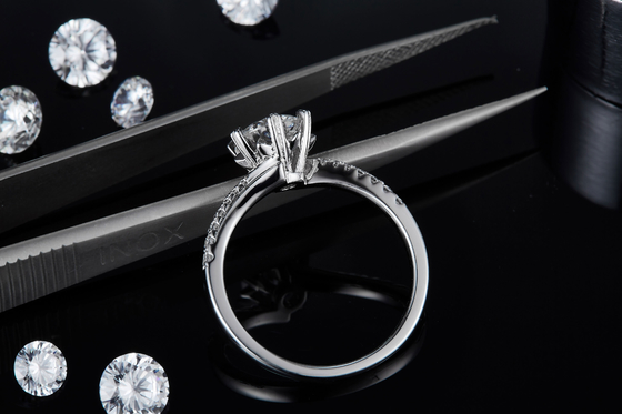 1.30CT Beyaz Mozanit Ve Safir Platineve CZ Takı Nişan Kadın Yüzük