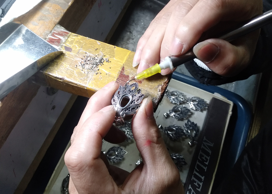 0.05ct 5pcs 9K Altın Yüzük 2MM Nişan ODM için Doğal Pırlantalı