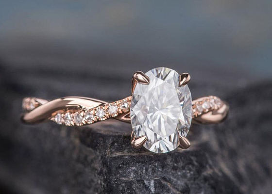 Mossianite 2.5ct Oval Nişan Yüzüğü 18K Rose Gold Malzeme