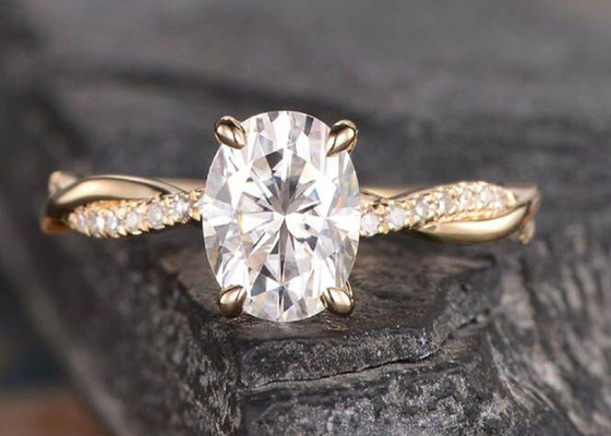 Mossianite 2.5ct Oval Nişan Yüzüğü 18K Rose Gold Malzeme