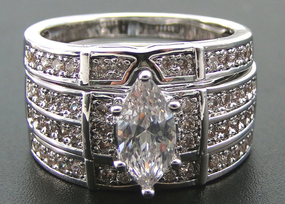 10K 14K Altın Nişan Alyans, 0.68ct 56pcs Doğal Pırlanta Yüzük ODM