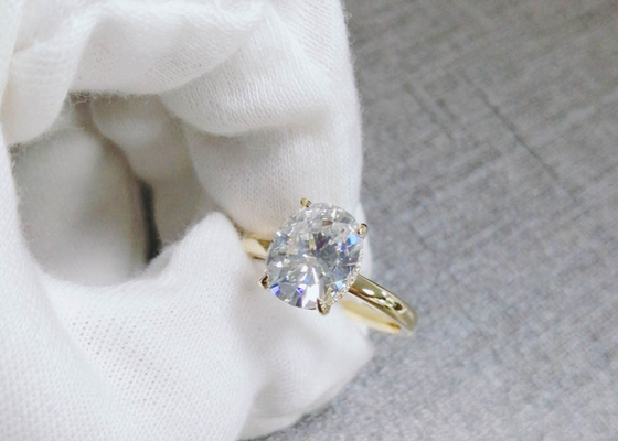1.5ct Oval Cut Lab Grown Mozanit Yüzük 14K Altın Malzeme 0.7×0.9cm boyutu