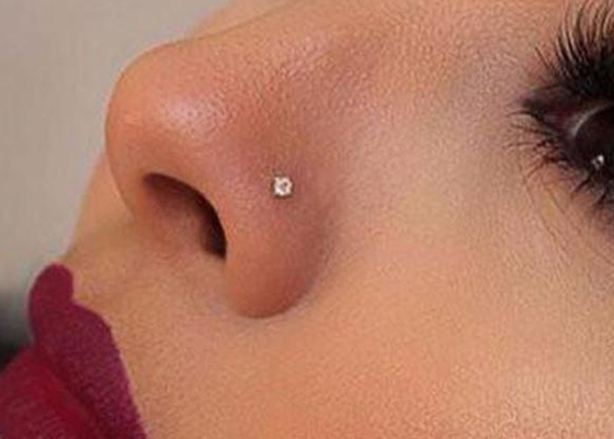 Dainty 18K Altın Burun Piercing L Şekilli 0,6 mm Kalınlık Hipoalerjenik