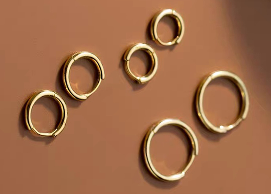 Sexy Helix 14k Altın Halka Küpeler ODM Kadınlar İçin 1.2mm × 10mm Boyut
