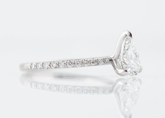 Beyaz Altın Gerçek Pırlanta Mücevher Yüzük 1.33ct Armut Kesim PS 6×8mm Nişan İçin