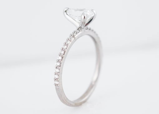 Beyaz Altın Gerçek Pırlanta Mücevher Yüzük 1.33ct Armut Kesim PS 6×8mm Nişan İçin