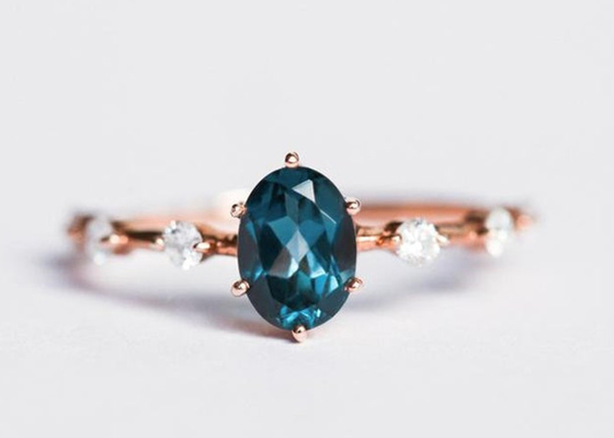 1.56ct Londra Mavi Topaz Yüzük, Oval Şekil Pırlanta Yüzük Yuvarlak Kesim OEM