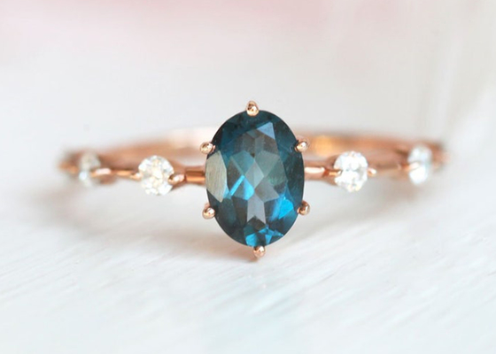 1.56ct Londra Mavi Topaz Yüzük, Oval Şekil Pırlanta Yüzük Yuvarlak Kesim OEM