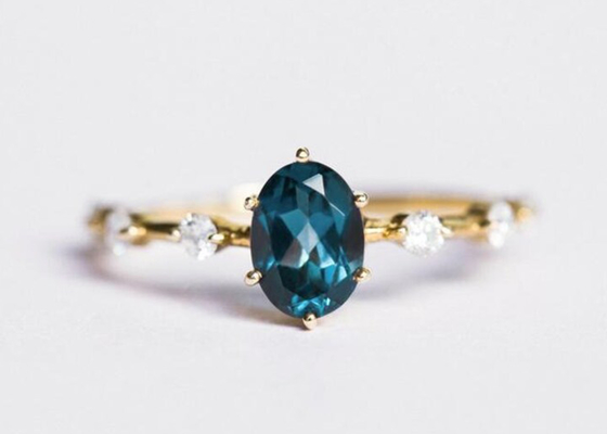 1.56ct Londra Mavi Topaz Yüzük, Oval Şekil Pırlanta Yüzük Yuvarlak Kesim OEM