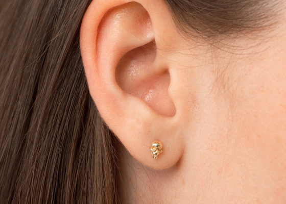 Yıldönümü Altın Kafatası Küpe 3×5MM Prong El Ayar Tipi ODM