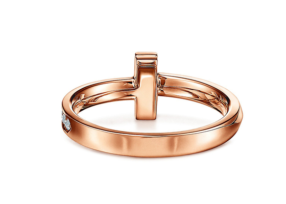 2.5mm Genişliğinde 18K Som Altın Mücevher Yüzük Yuvarlak Pırlantalı Ağırlık 0.8CT