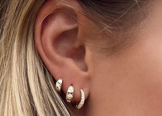 0.16ct Yuvarlak Kesim Pırlantalı 12mm Boy Altın Huggie Hoop Küpeler
